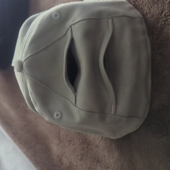 Realtree Fishing Hat Fitted with ponytail flaps 🎣 - Picture 3 of 6